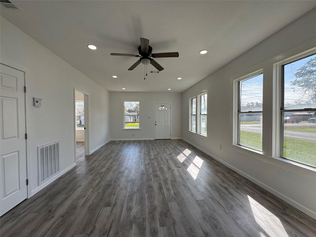 Empty room, Interior, Recessed Lighting, Wood Texture Flooring