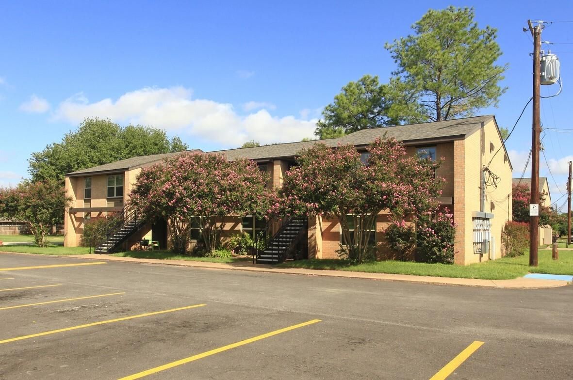 Exterior, Facade, None