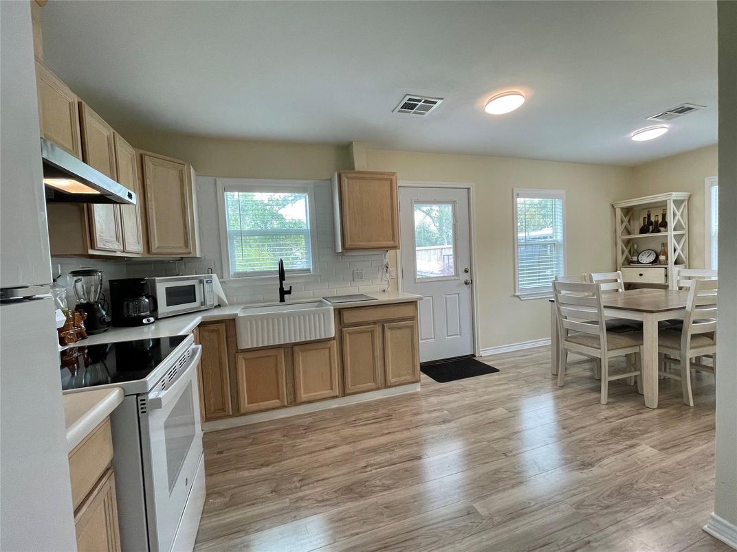 Dining room, Interior, Kitchen, Recessed Lighting, Wood Texture Flooring