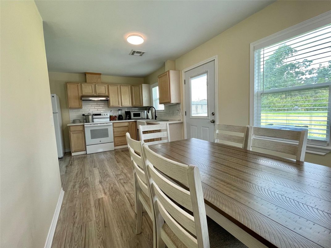 Dining room, Interior, Kitchen, Stainless Steel Appliances, Wood Texture Flooring