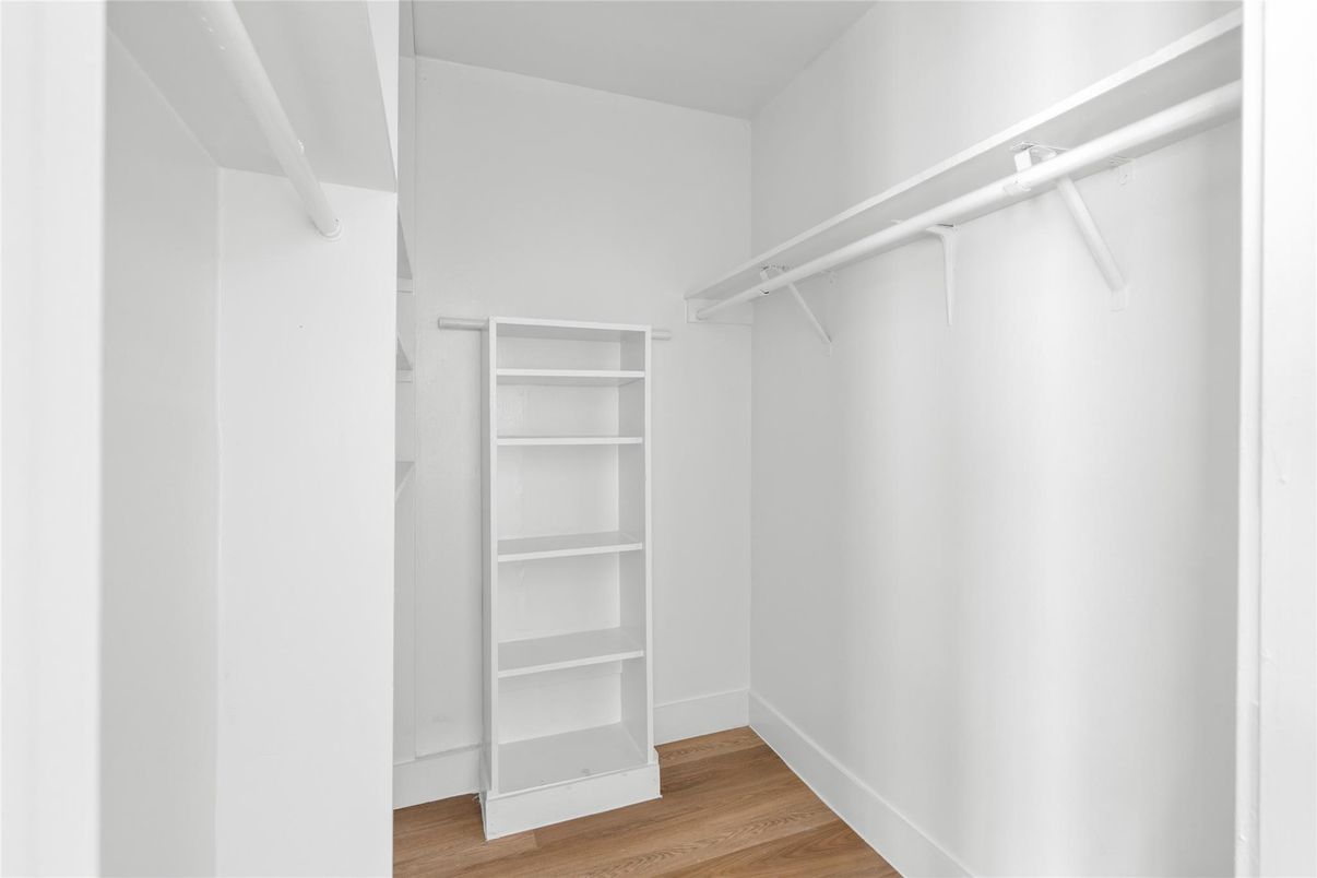 Interior, Walk-in Closets, Wood Texture Flooring