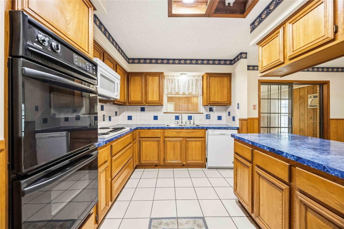 Interior, Kitchen, Tile Countertops