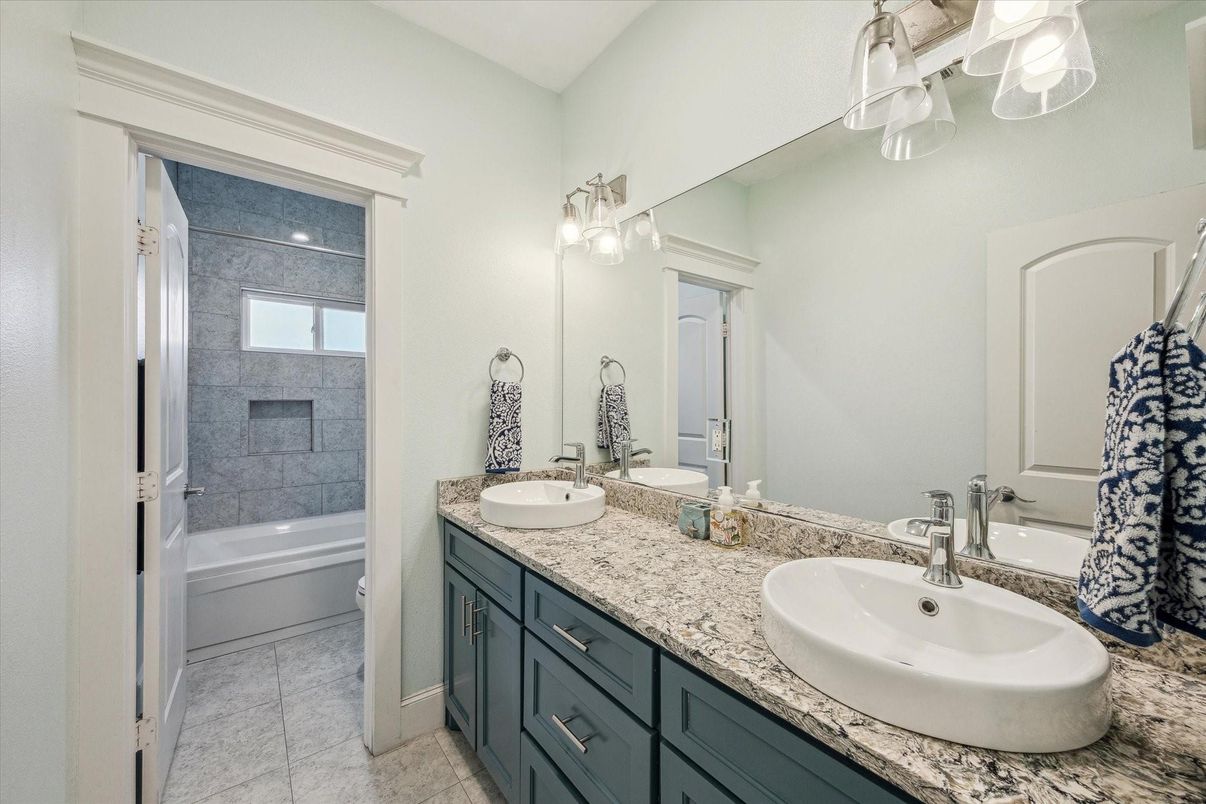 Bathroom, Dual Sink Vanities, Interior