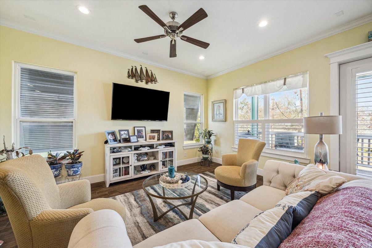 Interior, Living room, Recessed Lighting, Wood Texture Flooring