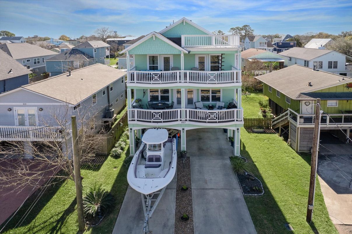 Exterior, Facade, None