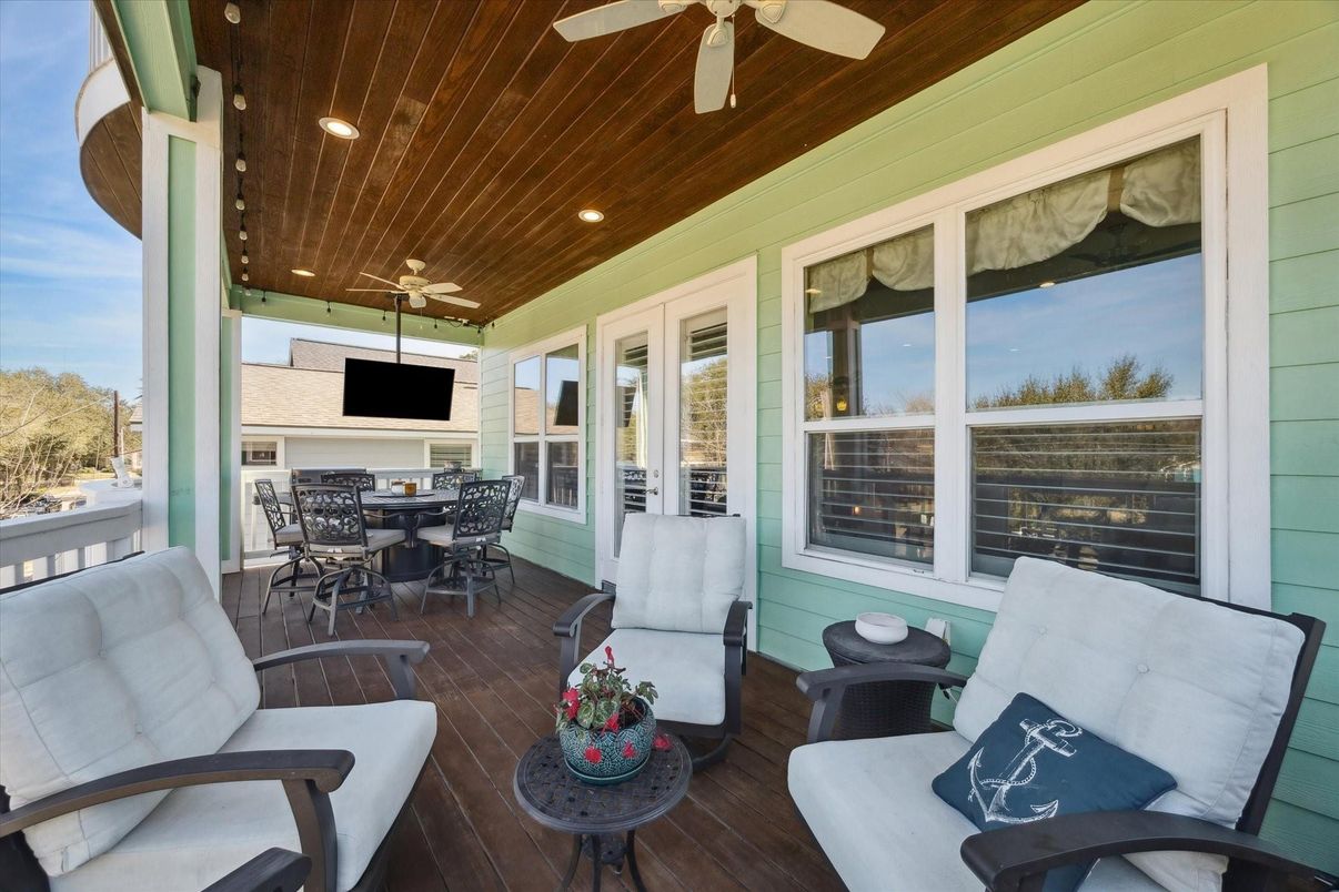 Dining room, Exterior