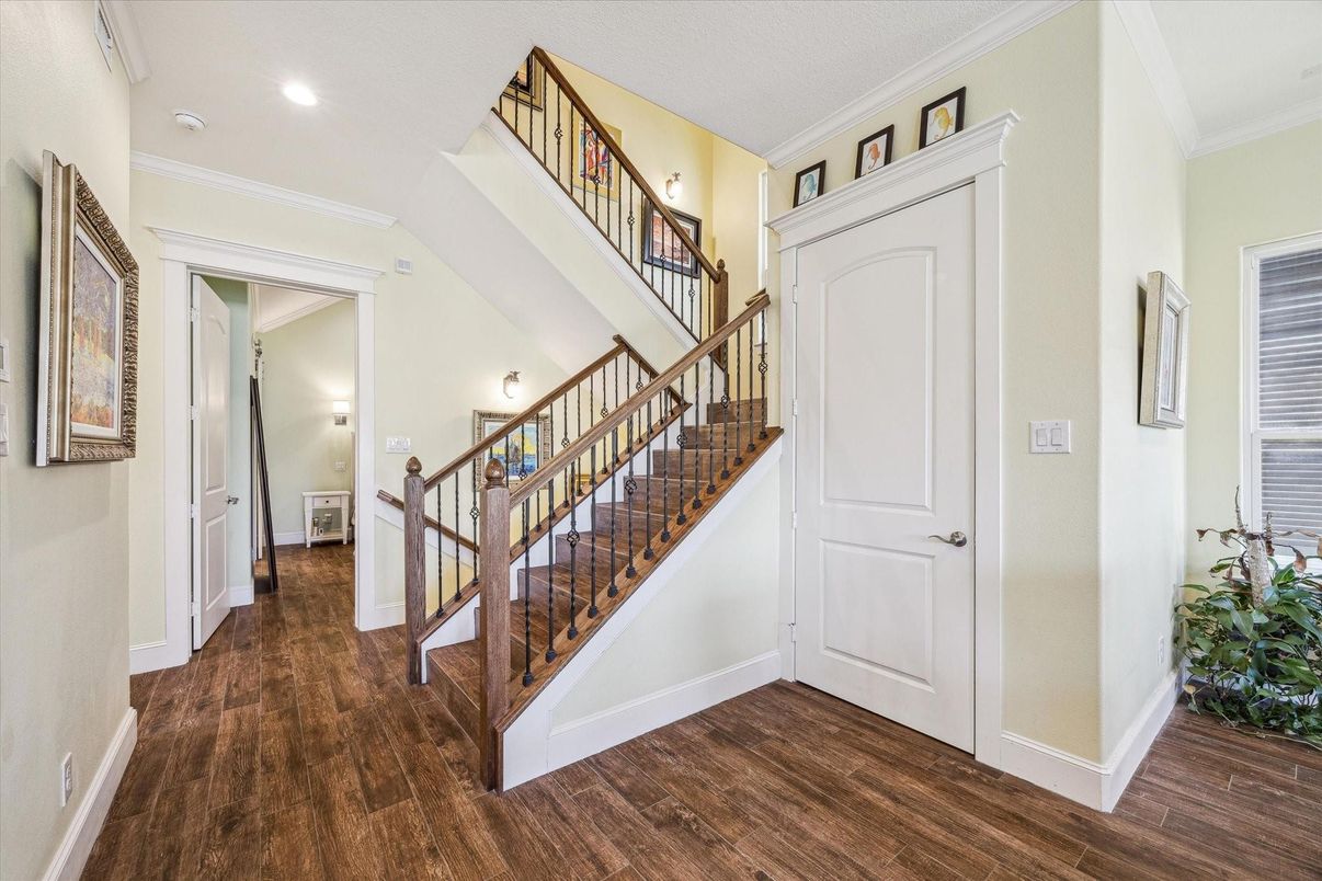 Interior, Recessed Lighting, Wood Texture Flooring