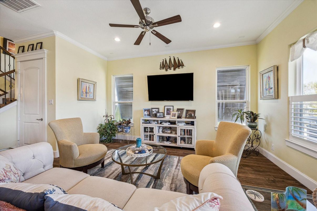 Interior, Living room, Recessed Lighting, Wood Texture Flooring