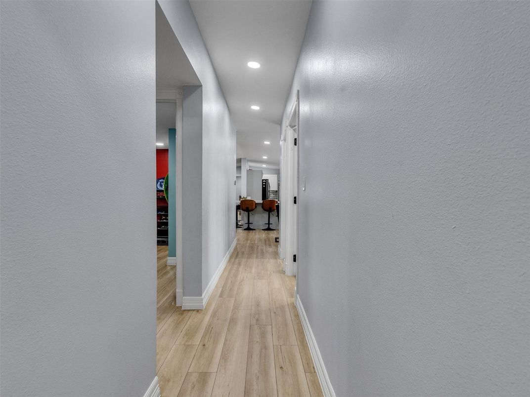 Interior, Recessed Lighting, Wood Texture Flooring