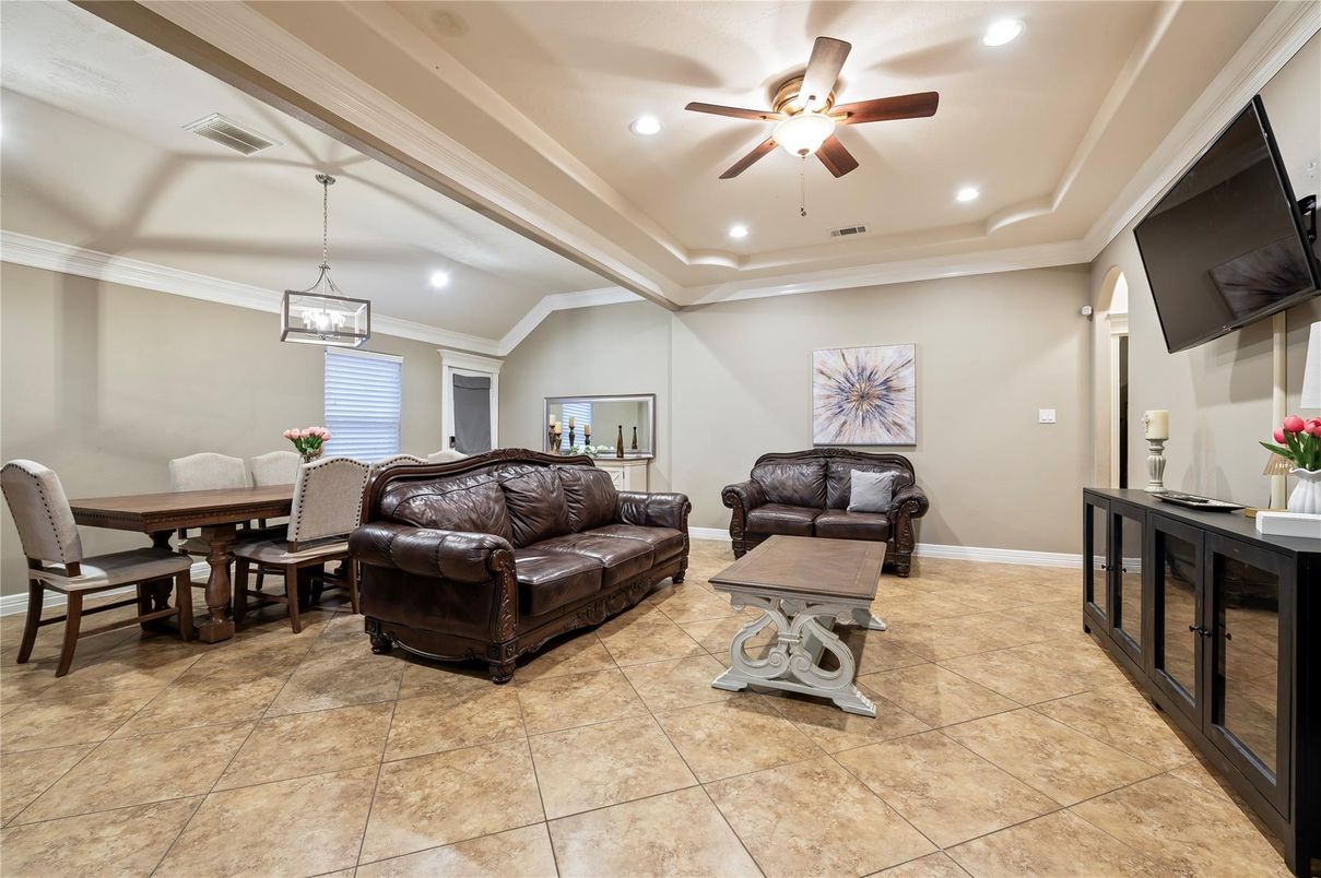 Dining room, Interior, Living room, Pendant Lights, Recessed Lighting