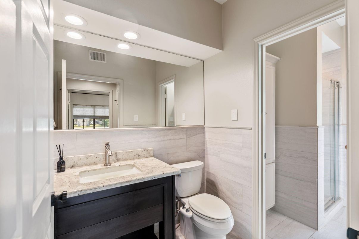 Bathroom, Interior, Recessed Lighting