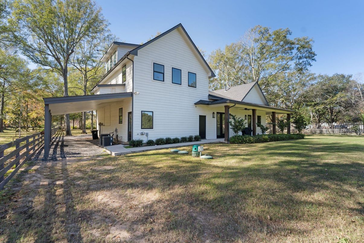 Backyard, Exterior, Facade, Farmhouse