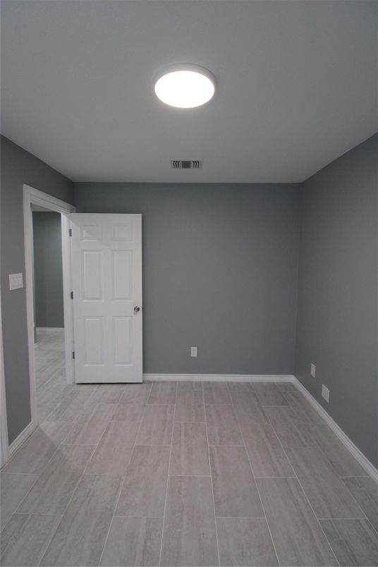 Empty room, Interior