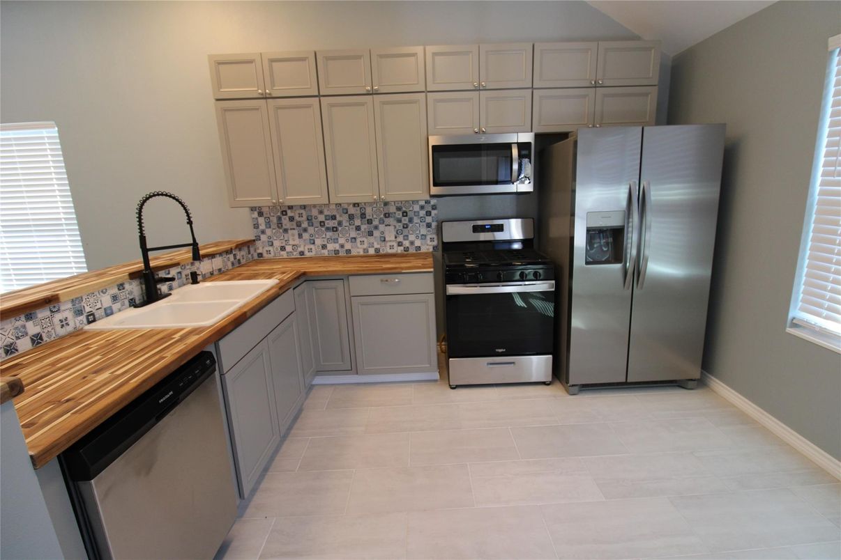 Interior, Kitchen, Stainless Steel Appliances