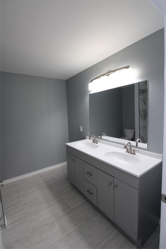 Bathroom, Dual Sink Vanities, Interior