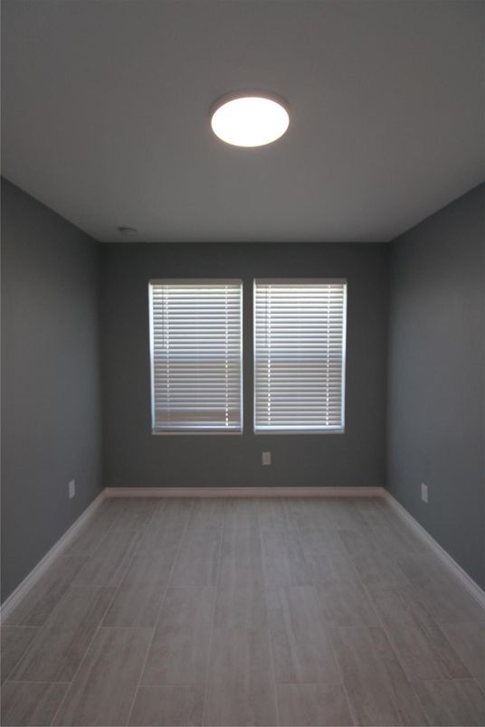 Empty room, Interior