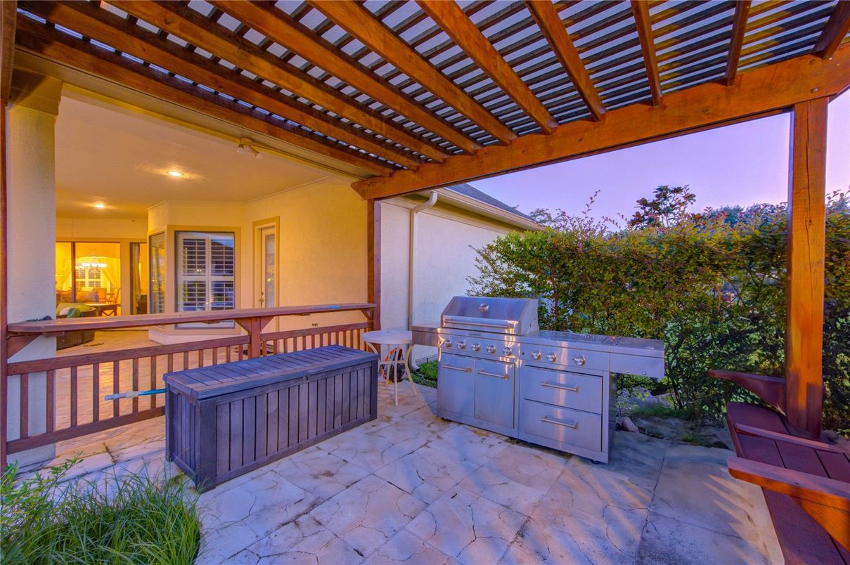 Exterior, Outdoor Kitchen