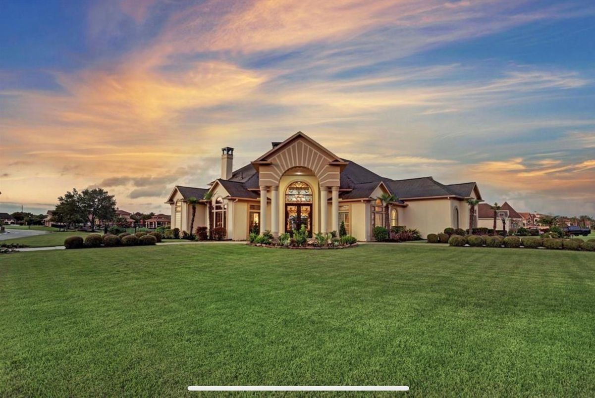 Backyard, Exterior, Facade, French Provincial