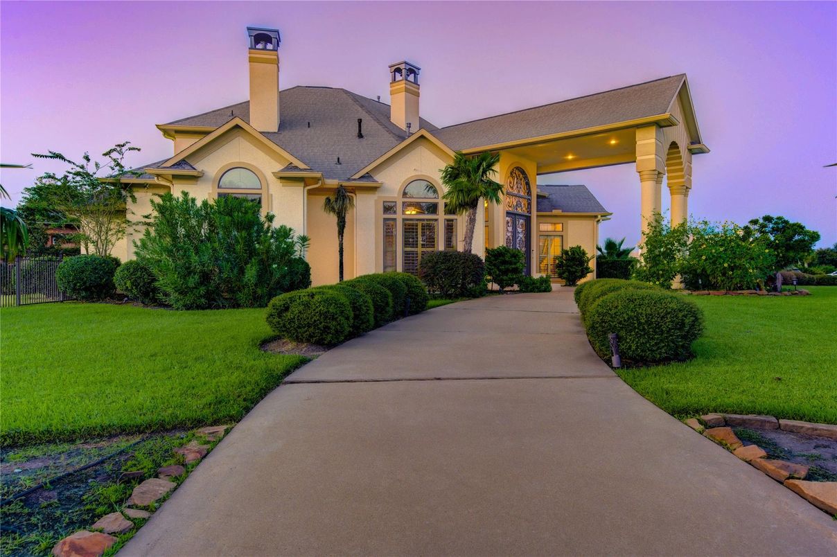 Backyard, Exterior, Facade, French Provincial