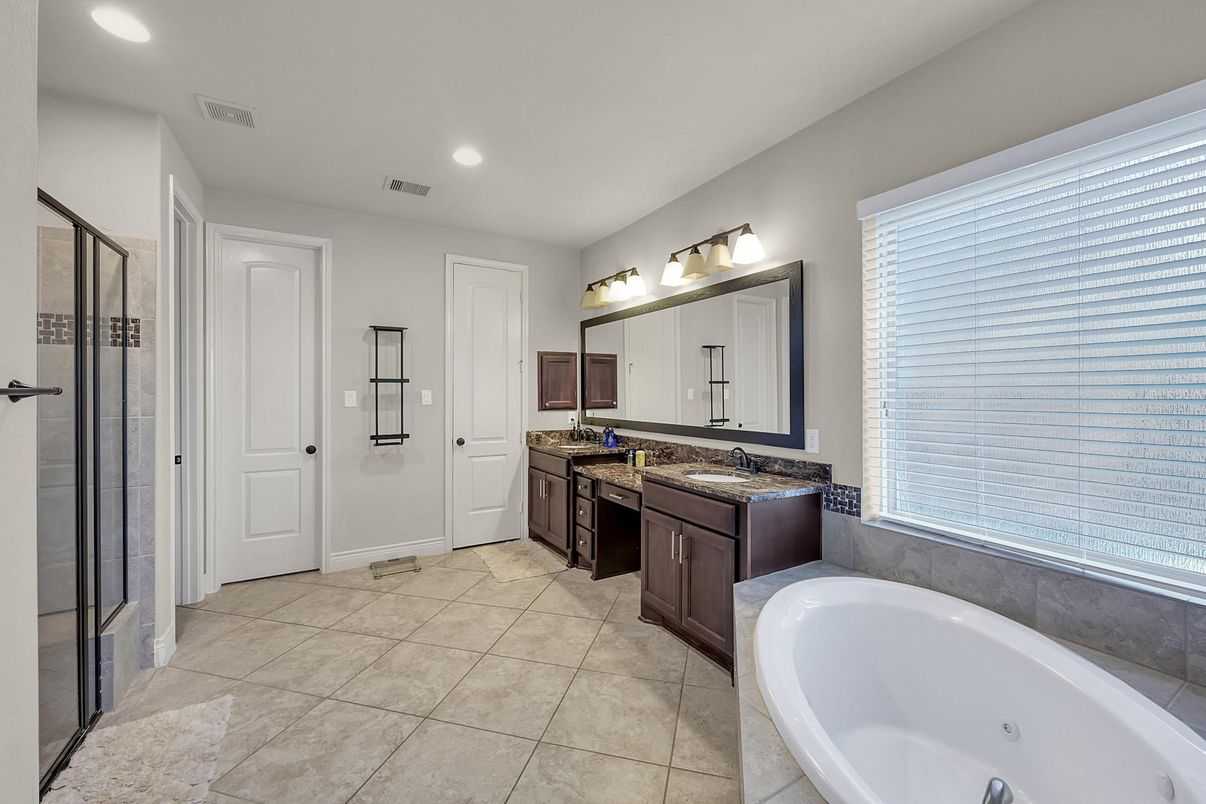 Bathroom, Dual Sink Vanities, Interior, Recessed Lighting