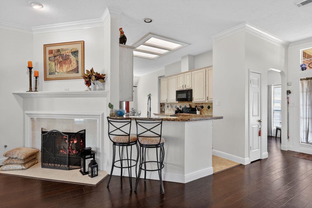 Fireplace, Interior, Kitchen, Recessed Lighting, Wood Texture Flooring