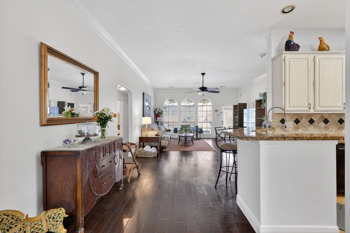 Interior, Recessed Lighting, Wood Texture Flooring