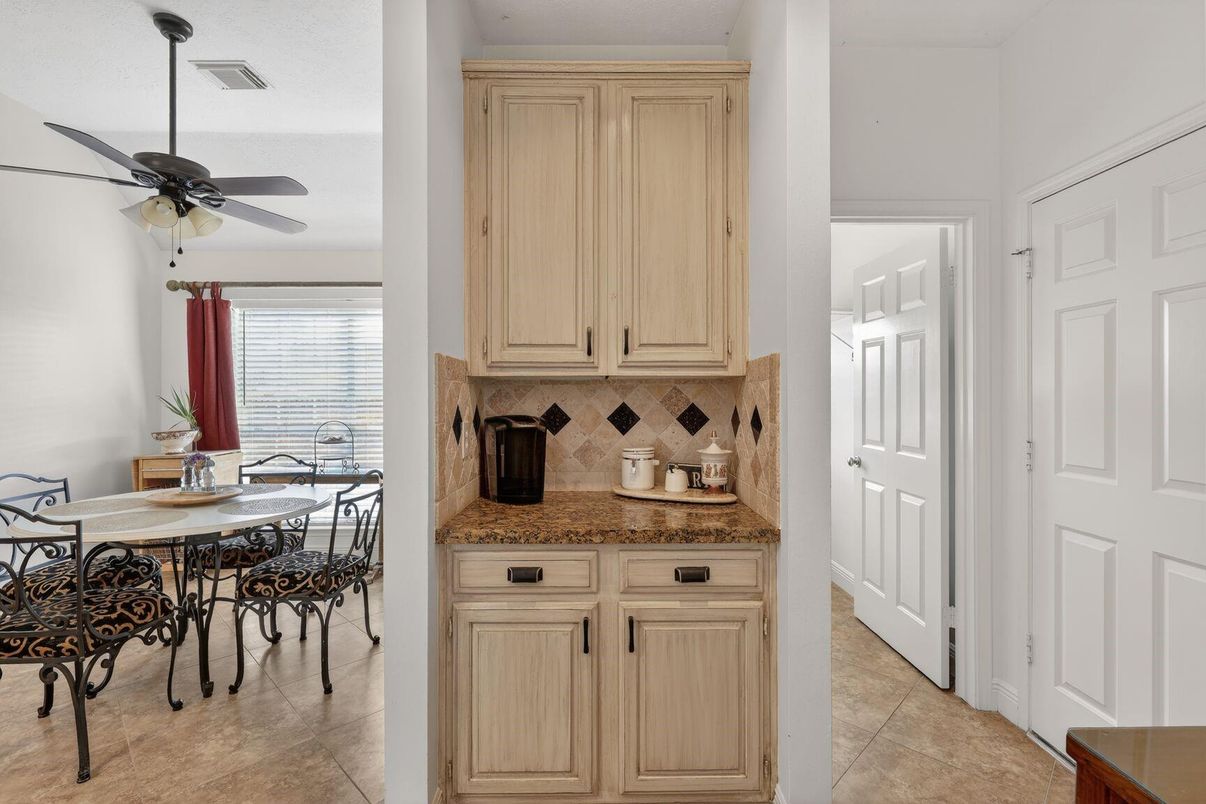 Dining room, Interior
