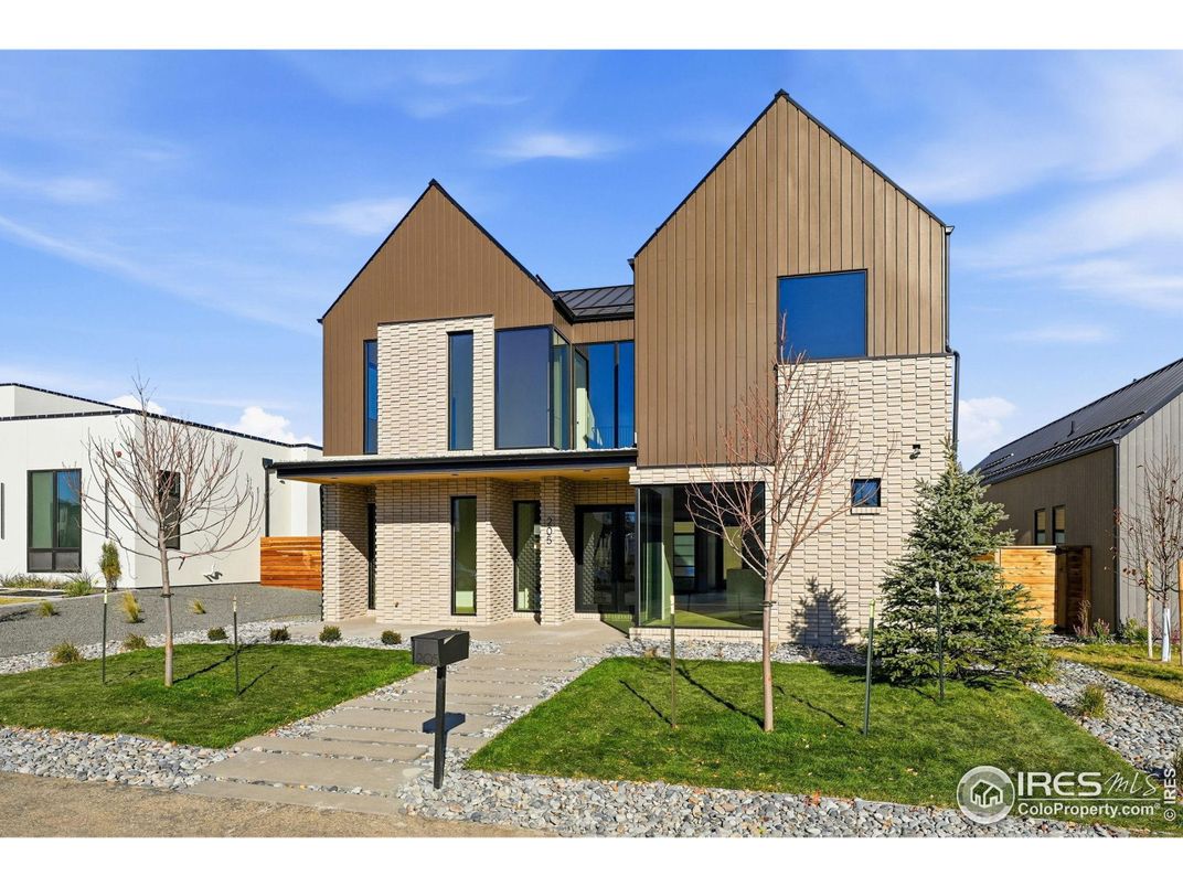 Backyard, Exterior, Facade, Farmhouse