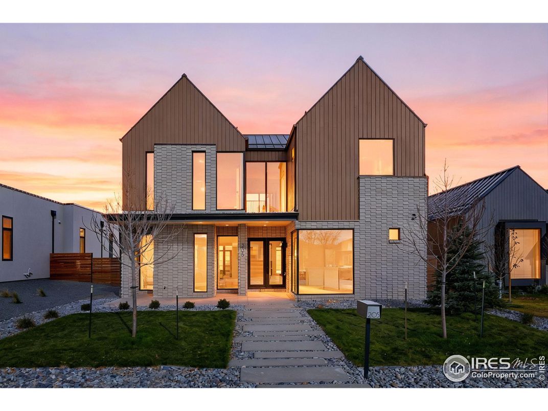 Exterior, Facade, Farmhouse