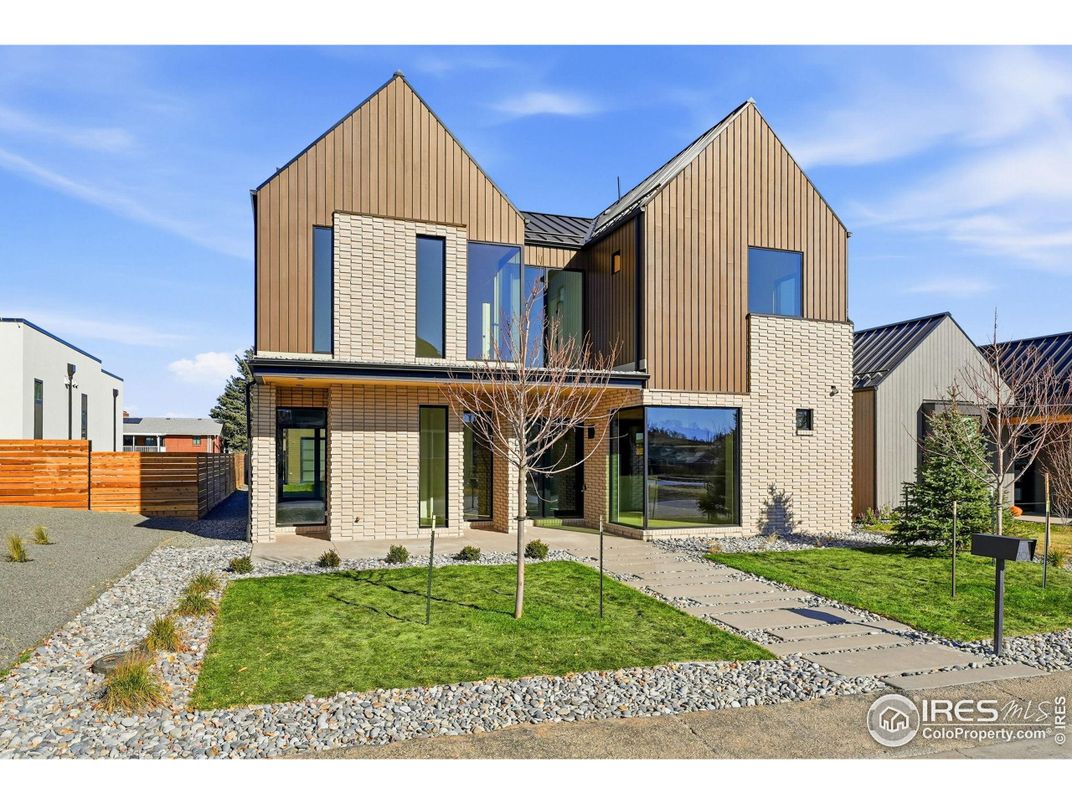 Backyard, Exterior, Facade, Modern