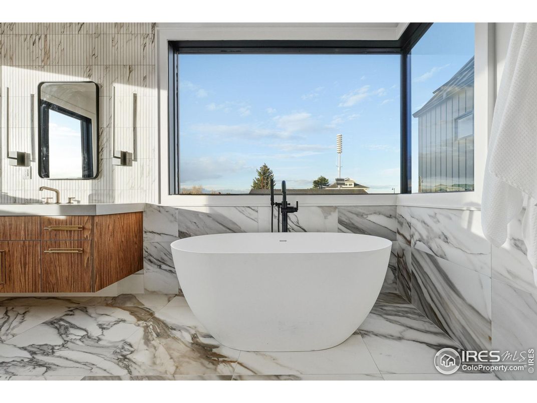 Bathroom, Free Standing Baths, Interior, Marble, Marble Walls
