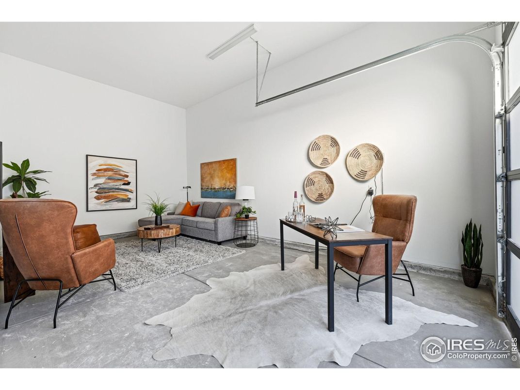 Home Office, Interior