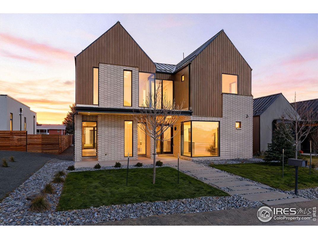 Backyard, Exterior, Facade, Modern