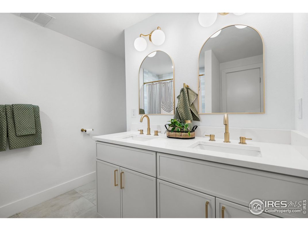 Bathroom, Dual Sink Vanities, Interior