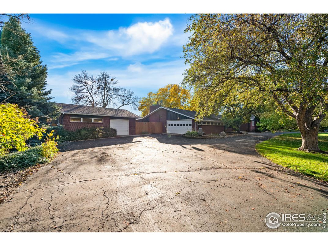 Backyard, Detached Garage, Exterior