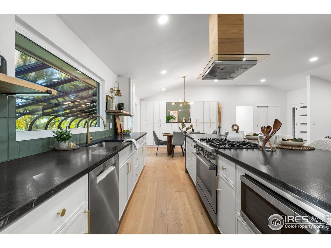 Dining room, Interior, Kitchen, Pendant Lights, Recessed Lighting, Stainless Steel Appliances, Wood Texture Flooring
