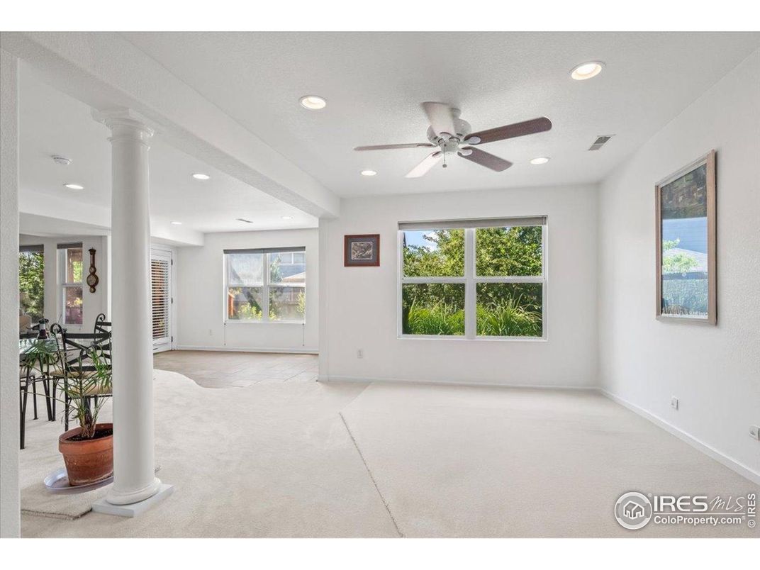 Empty room, Interior, Recessed Lighting