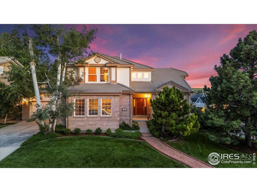 Exterior, Facade, Queen Anne Victorian