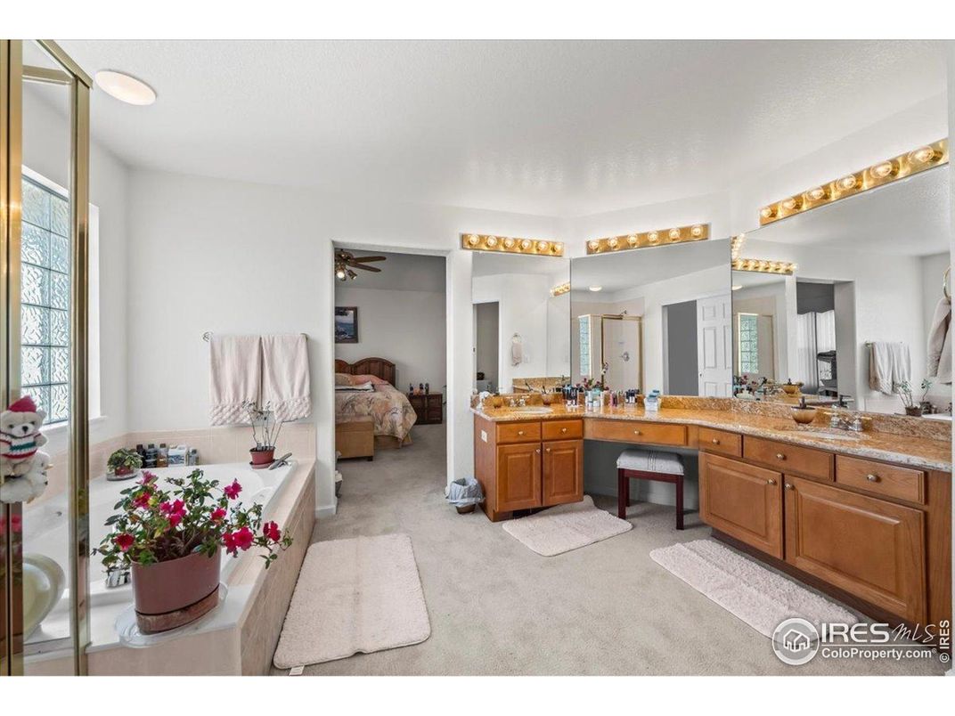 Bathroom, Bedroom, Dual Sink Vanities, Interior