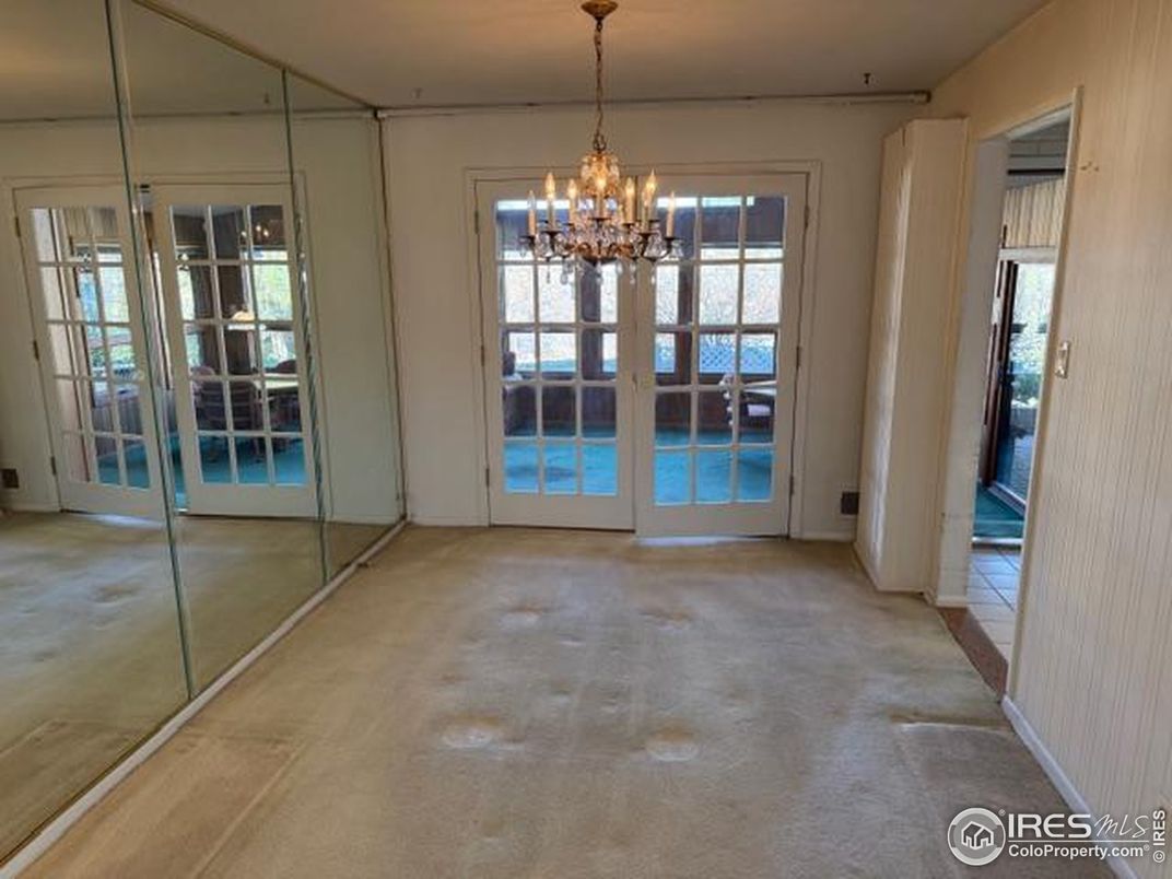 Chandelier, Empty room, Interior