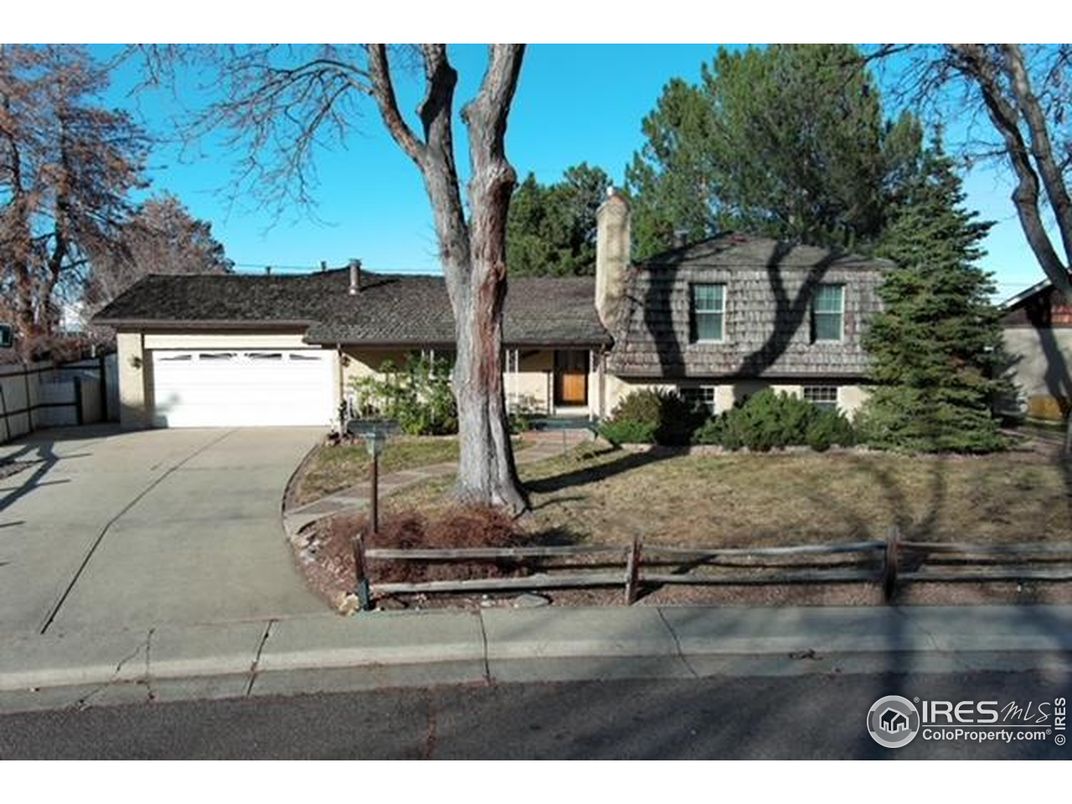 Attached, Exterior, Facade, Cape Cod