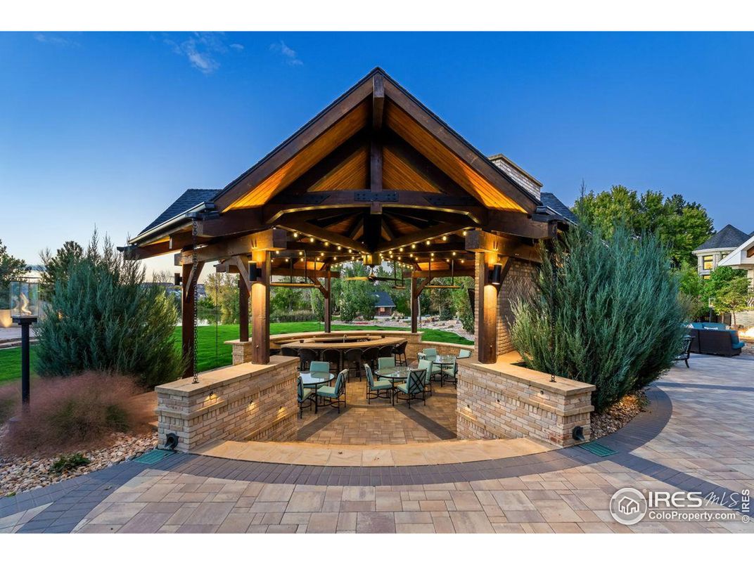 Exterior, Outdoor Kitchen