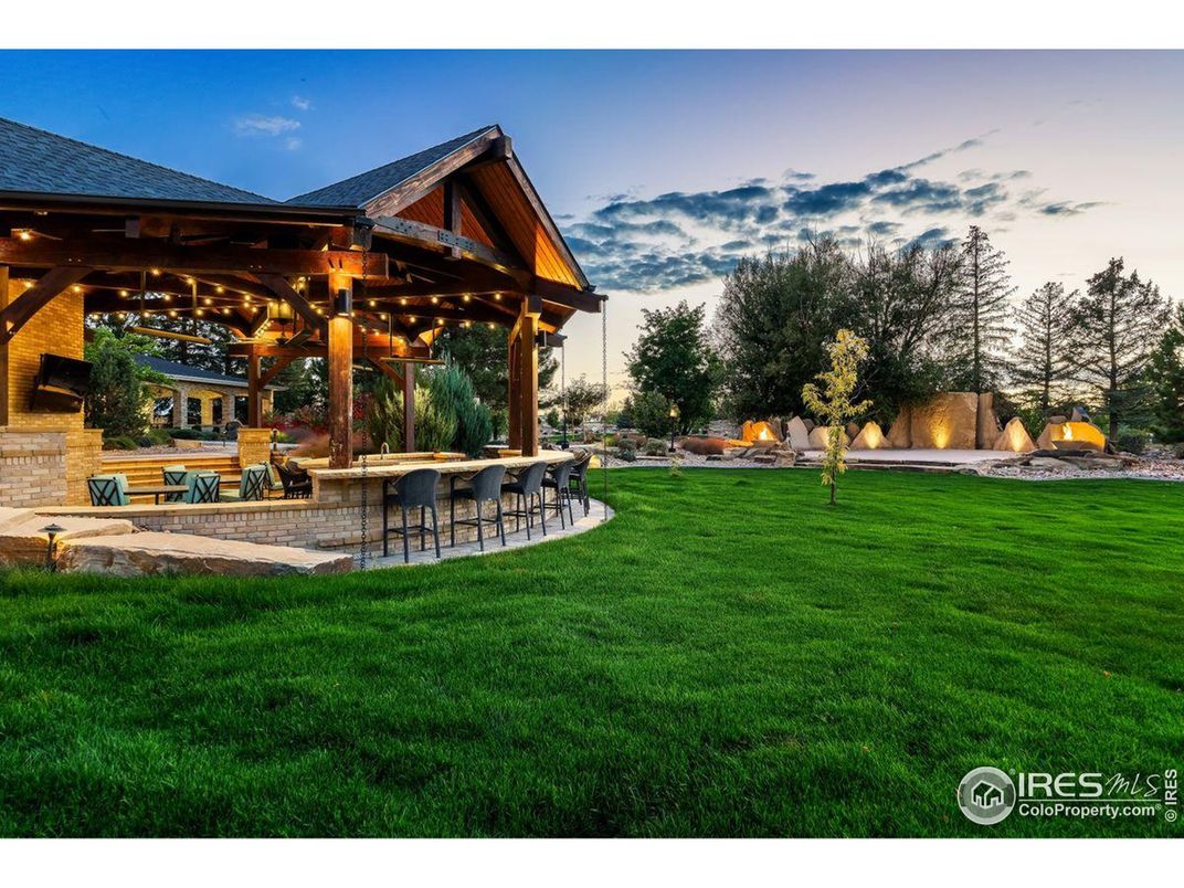 Backyard, Exterior, Outdoor Kitchen