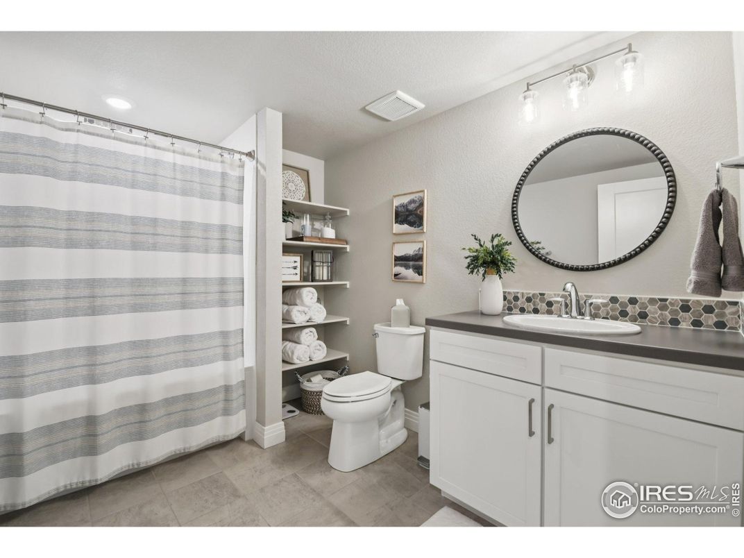 Bathroom, Interior, Recessed Lighting