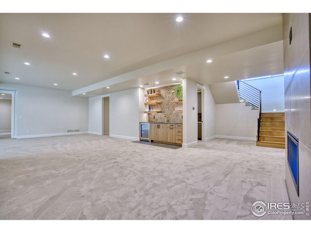 Empty room, Interior, Recessed Lighting