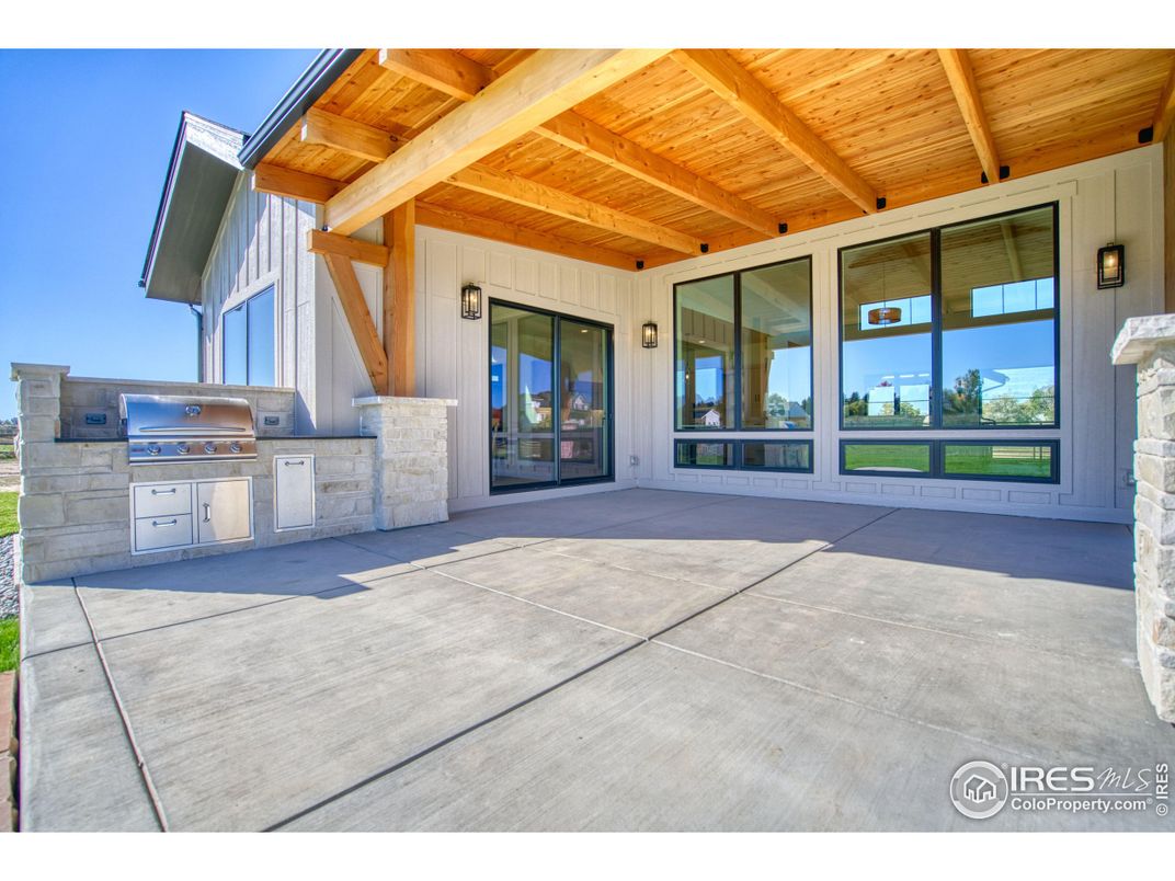 Exterior, Outdoor Kitchen