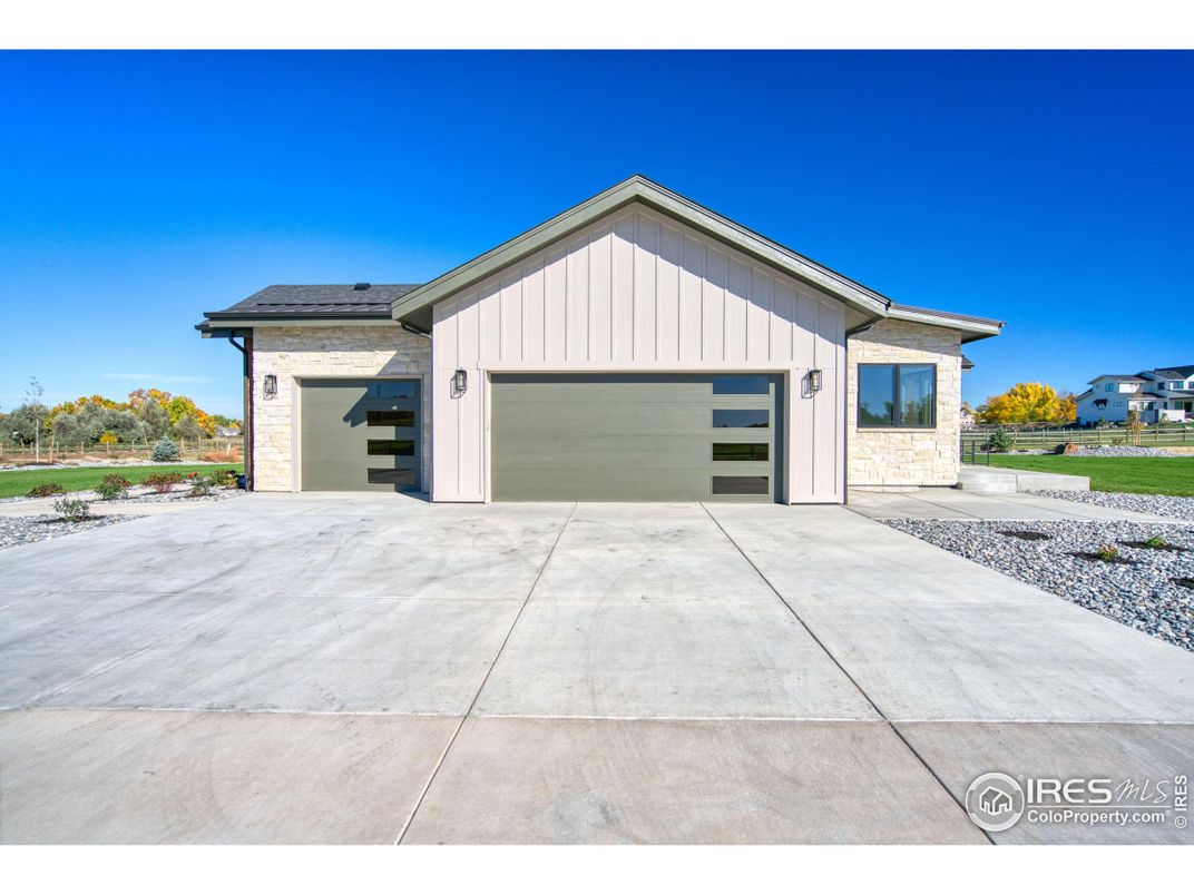 Attached, Exterior, Facade, Mediterranean