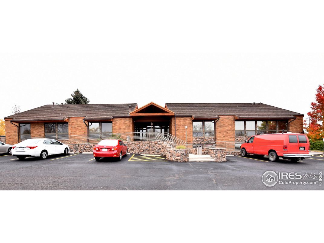 Exterior, Facade, Brick Facade, Log Home