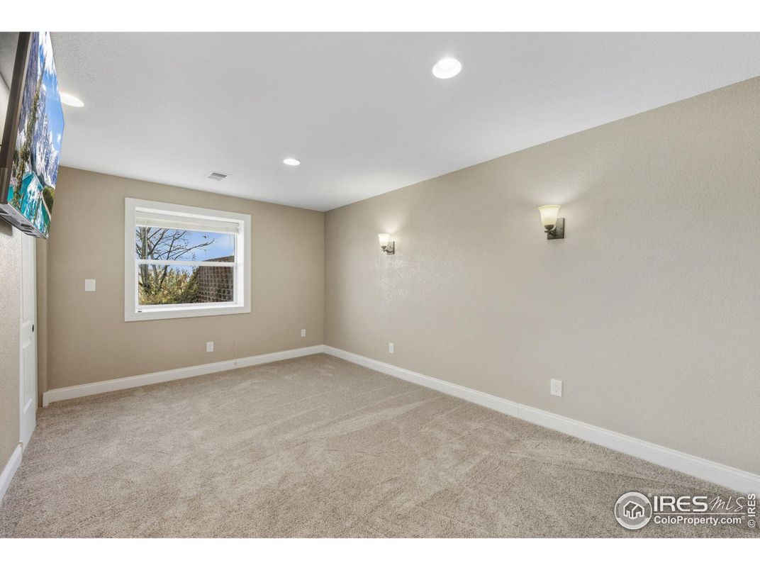Empty room, Interior, Recessed Lighting