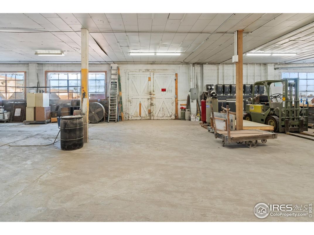 Fitness Equipment, Interior, Recessed Lighting